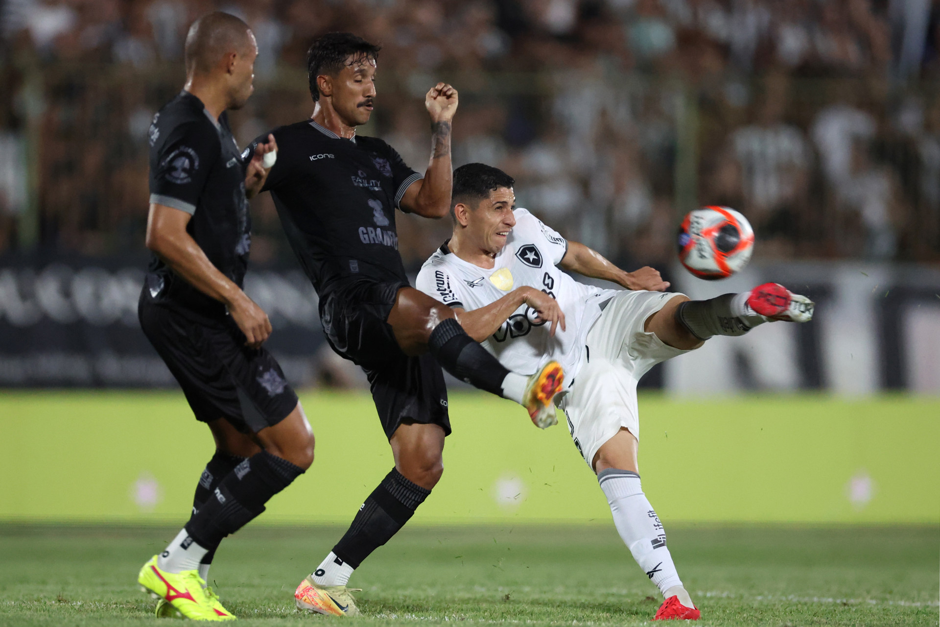 Savarino, camisa 10 do Botafogo, perdeu p&ecirc;nalti na segunda etapa - Vitor Silva/Botafogo