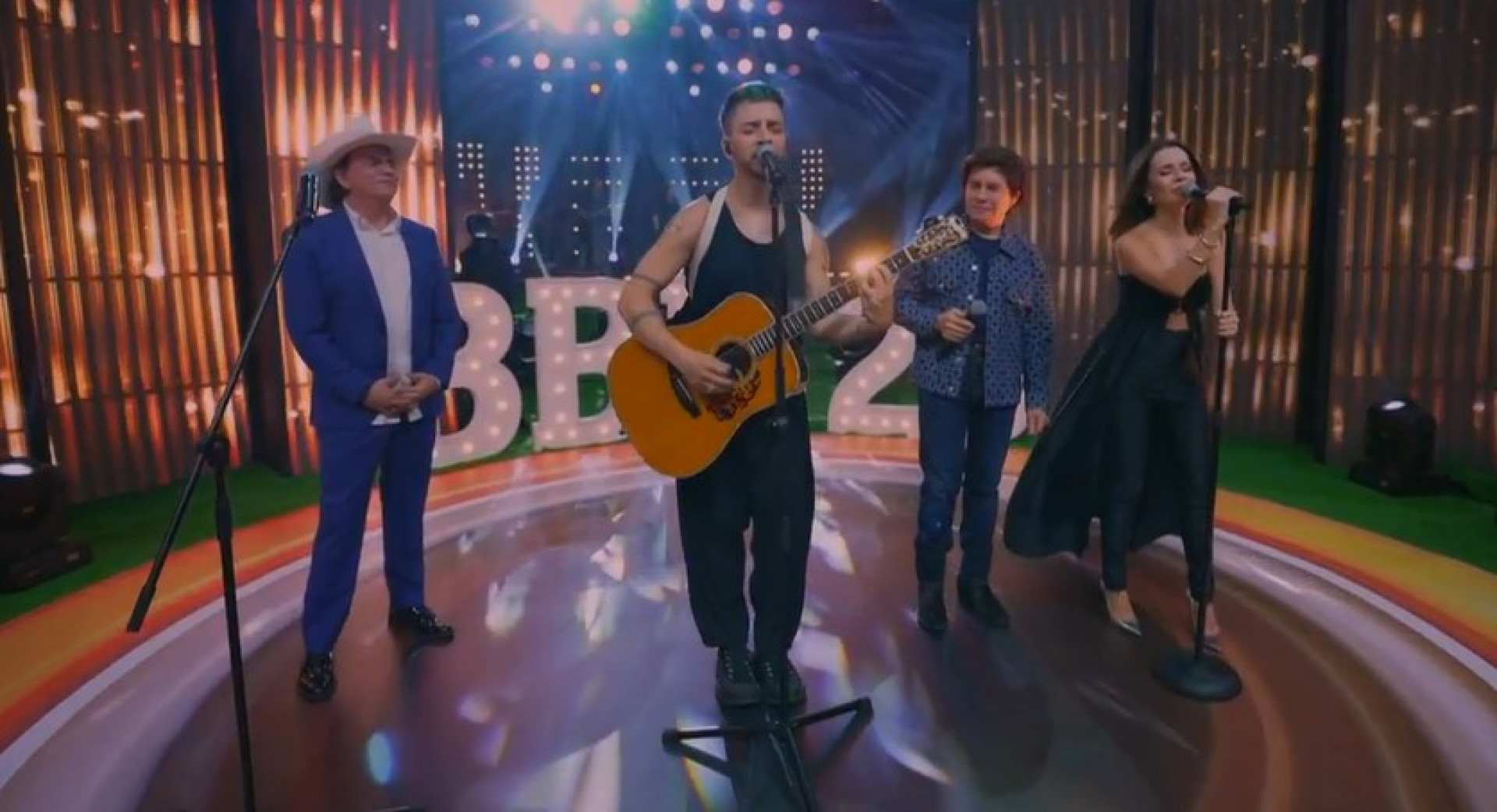 Chitãozinho e Xororó cantam com Sandy e Junior no 'BBB 25' - Reprodução/Globo
