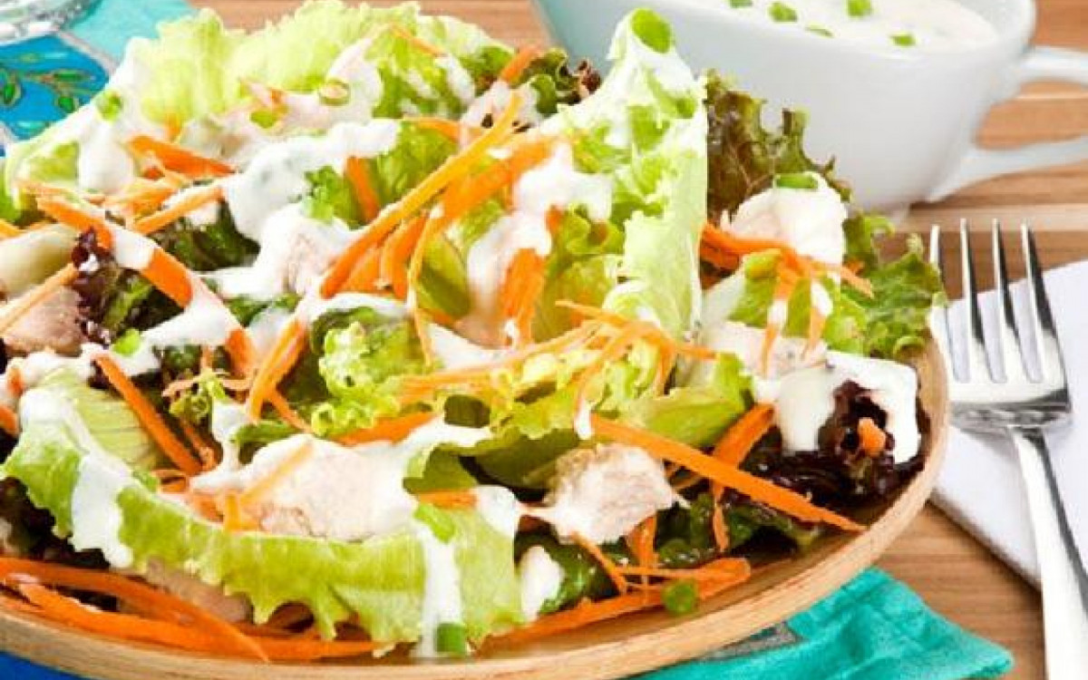 Saladas são ótimas opções para o Verão