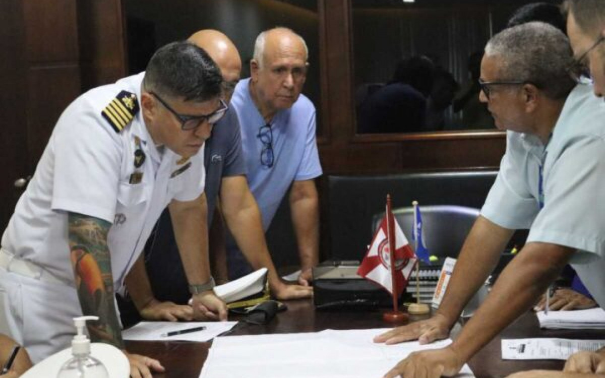 Estiveram presentes os secretários municipais de Obras e Desenvolvimento Urbano, Hildegardo Milagres; de Meio Ambiente e Pesca, Mario Flavio Moreira; e de Segurança e Ordem Pública, Diego Alves, além do chefe de gabinete, Fernando Frauches, e os vereadores Moisés Batista, Paulo Santana e Pedro Abreu. Representando a Marinha do Brasil, participaram a Primeiro-tenente Fernanda Amorim e os capitães-tenentes Yuri Mariano de Oliveira e Felipe de Oliveira. Pela concessionária Prolagos, compareceram o engenheiro Ricardo Azevedo e o gerente de serviços Ricardo Eduardo.