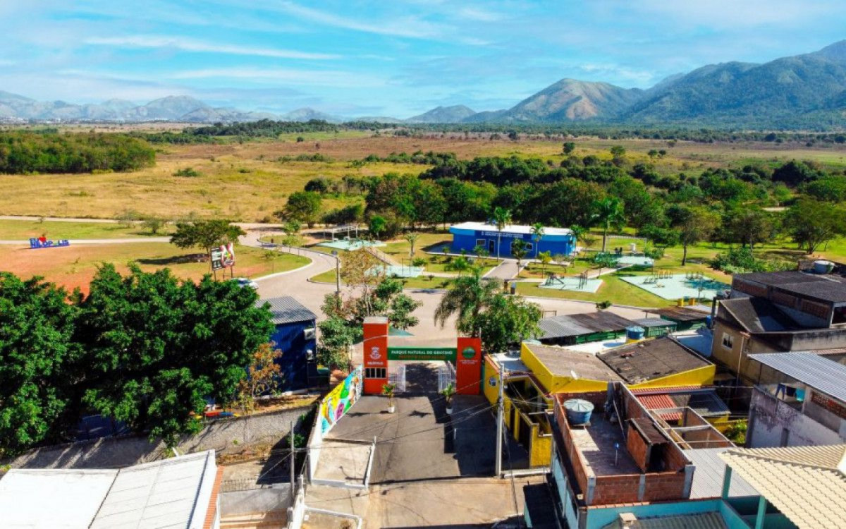 Feirinha de bijuterias, moda, produtos orgânicos, venda de artesanato, plantas e produtos para jardinagem; lanches e bebidas, comercializadas nos quiosques, fazem parte do evento
