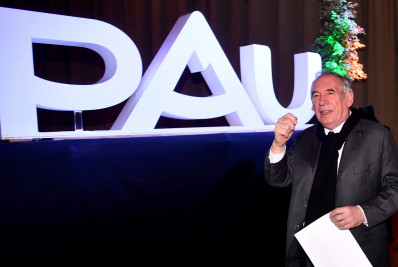 Primeiro-ministro francês convoca debate nacional após controvérsia migratória