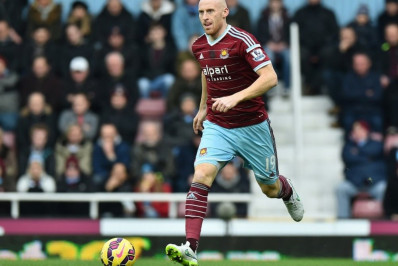 Ex-zagueiro revela que atuou na Premier League com bife na chuteira: 'Ficou quase pronto'