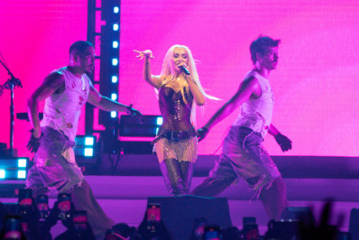 Christina Aguilera reúne famosos em show no Rio