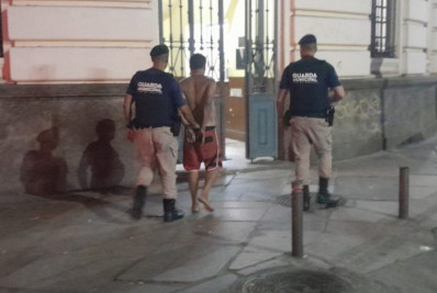 Homem é preso por atacar casal com faca na Praça São Salvador