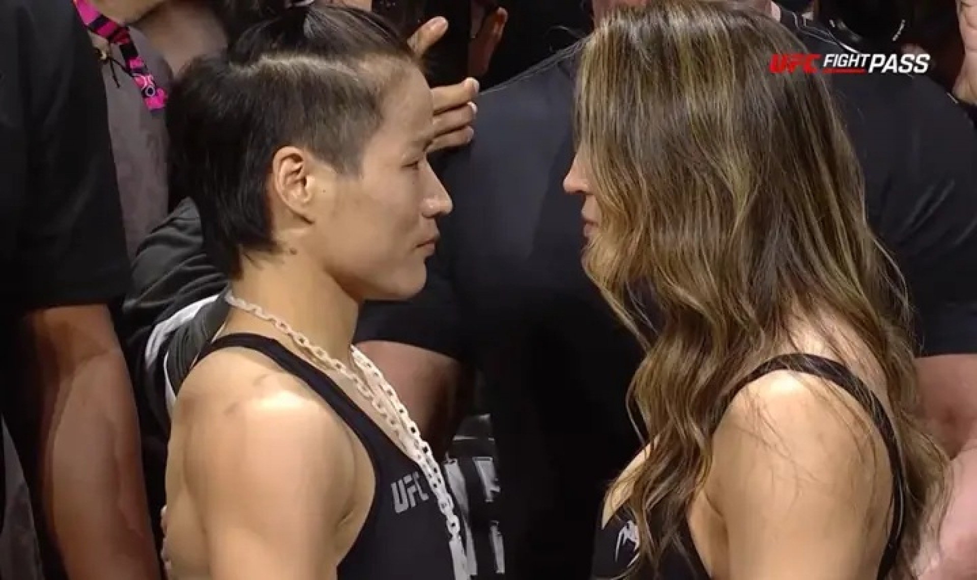 Co-main event reserva mais uma defesa de cinturão para Weili Zhang - (Foto: Reprodução/YouTube/UFC)