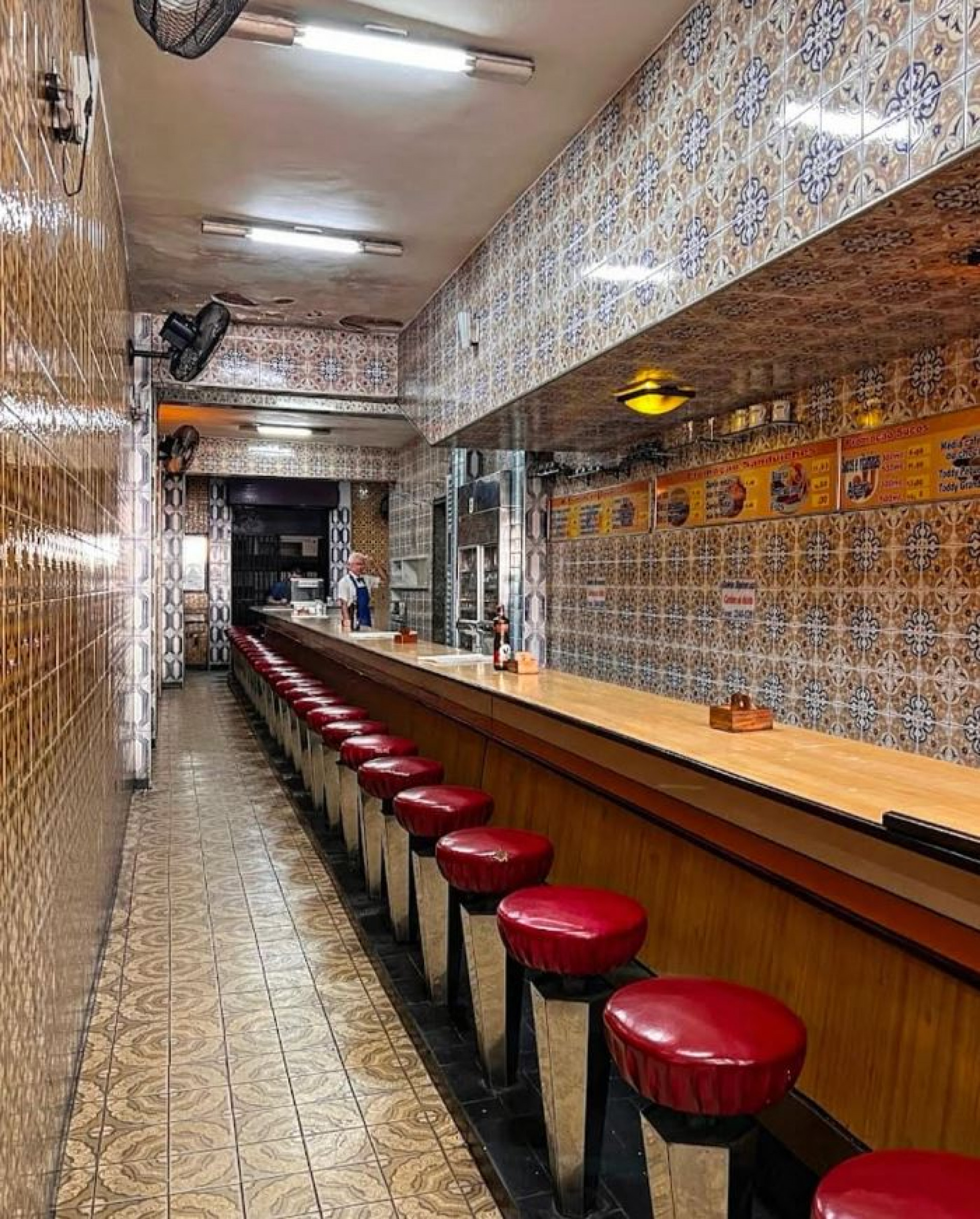  O Diplomata era famoso pelo balc&atilde;o e pelas banquetas estilo 'bunda de fora' - Gabriella Ronchi / @hospitaldasalmas