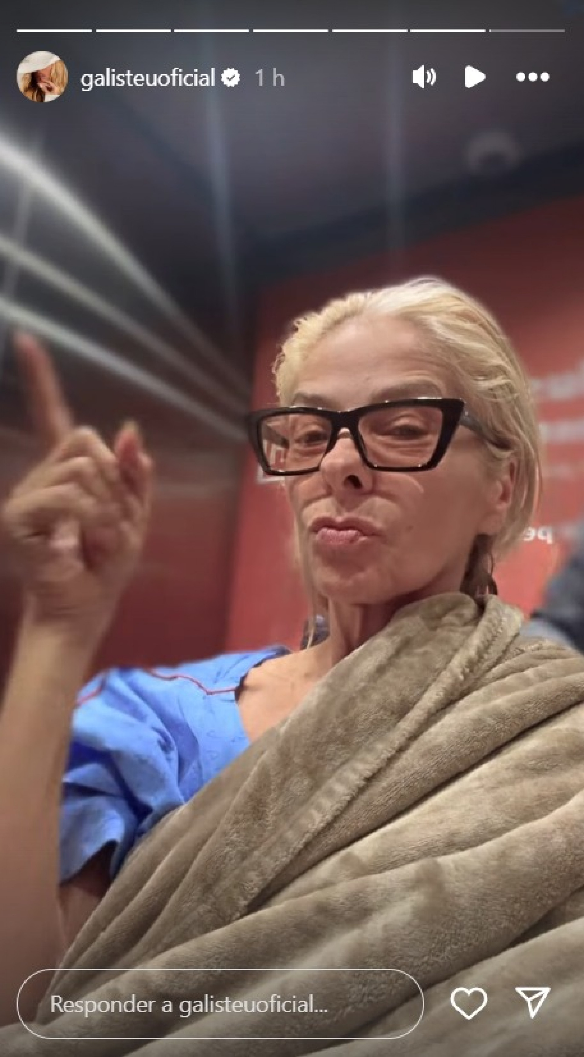 Adriane Galisteu vai para o quarto após ter alta da semi-intensiva  - Reprodução Instagram