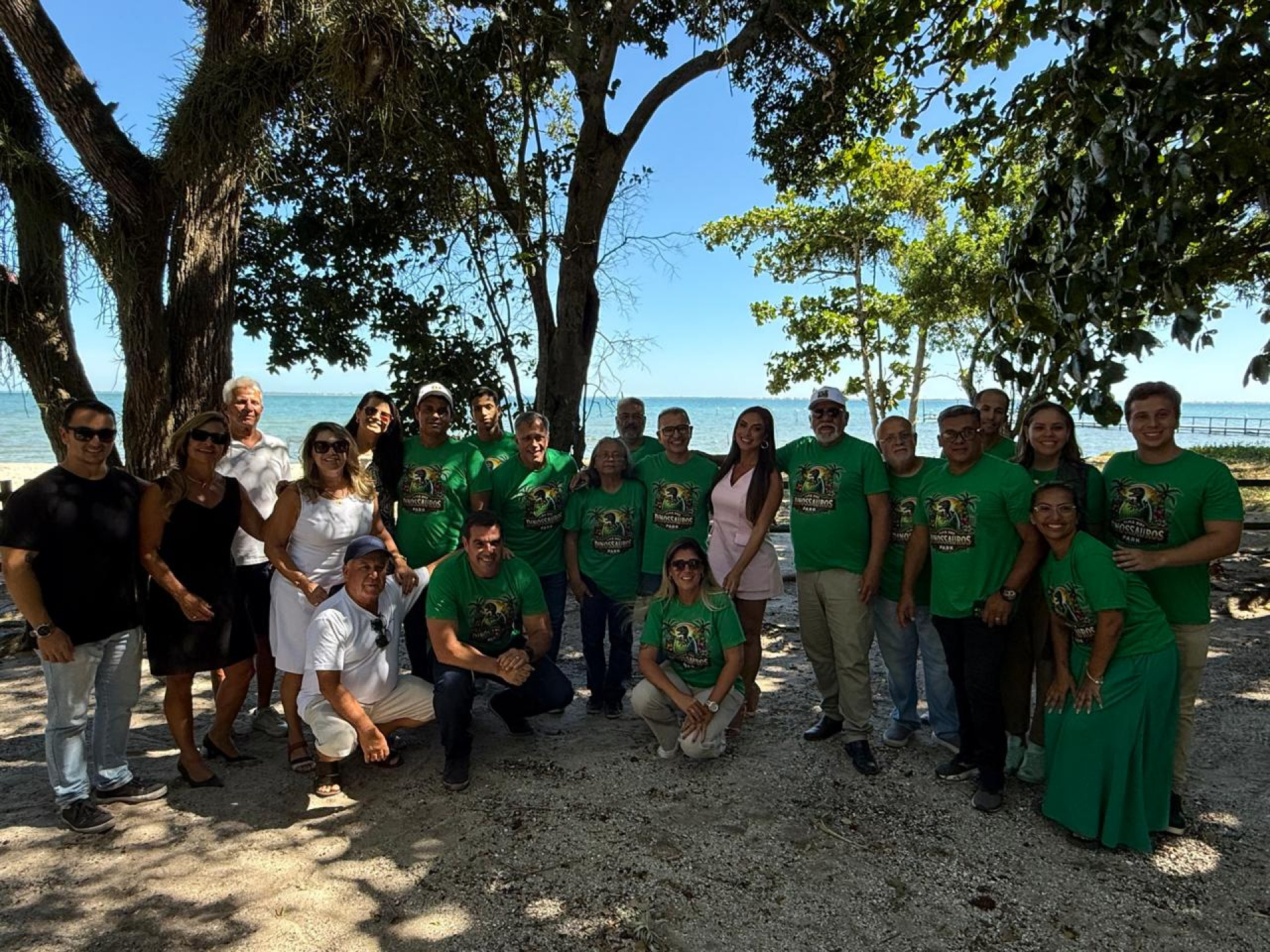 Tamb&eacute;m participaram desse encontro o secret&aacute;rio municipal de Desenvolvimento Econ&ocirc;mico e Urbano, Vantoil Martins, o ex-secret&aacute;rio Eron Bezerra, o ex-prefeito da cidade, Hugo Canellas, o advogado Pedro Canellas, a secret&aacute;ria de Assist&ecirc;ncia Social, Cl&aacute;udia Souza.  - Renata Cristiane
