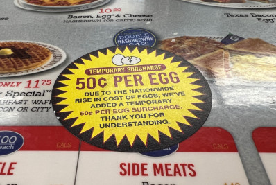 EUA sofrem com escassez de ovos e dúzia chega a custar R$ 116