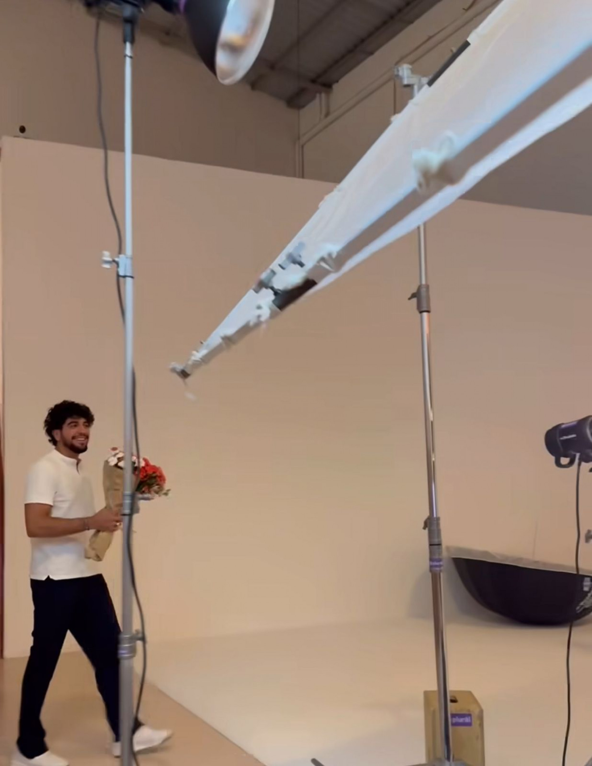 Nattan surpreende Rafa Kalimann com gesto romântico durante ensaio fotográfico  - reprodução Instagram