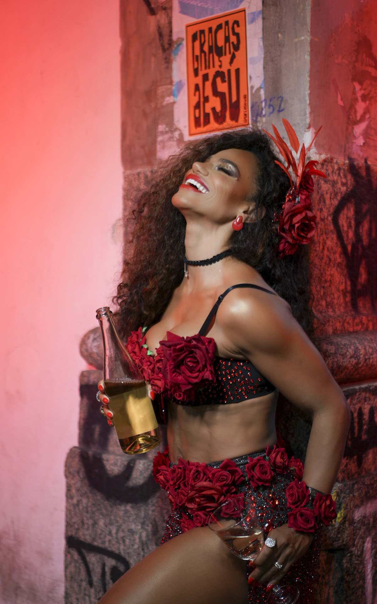 Musa da Beija-Flor se Inspira em Pomba Gira para Ensaios de Rua - Felipo Rocha