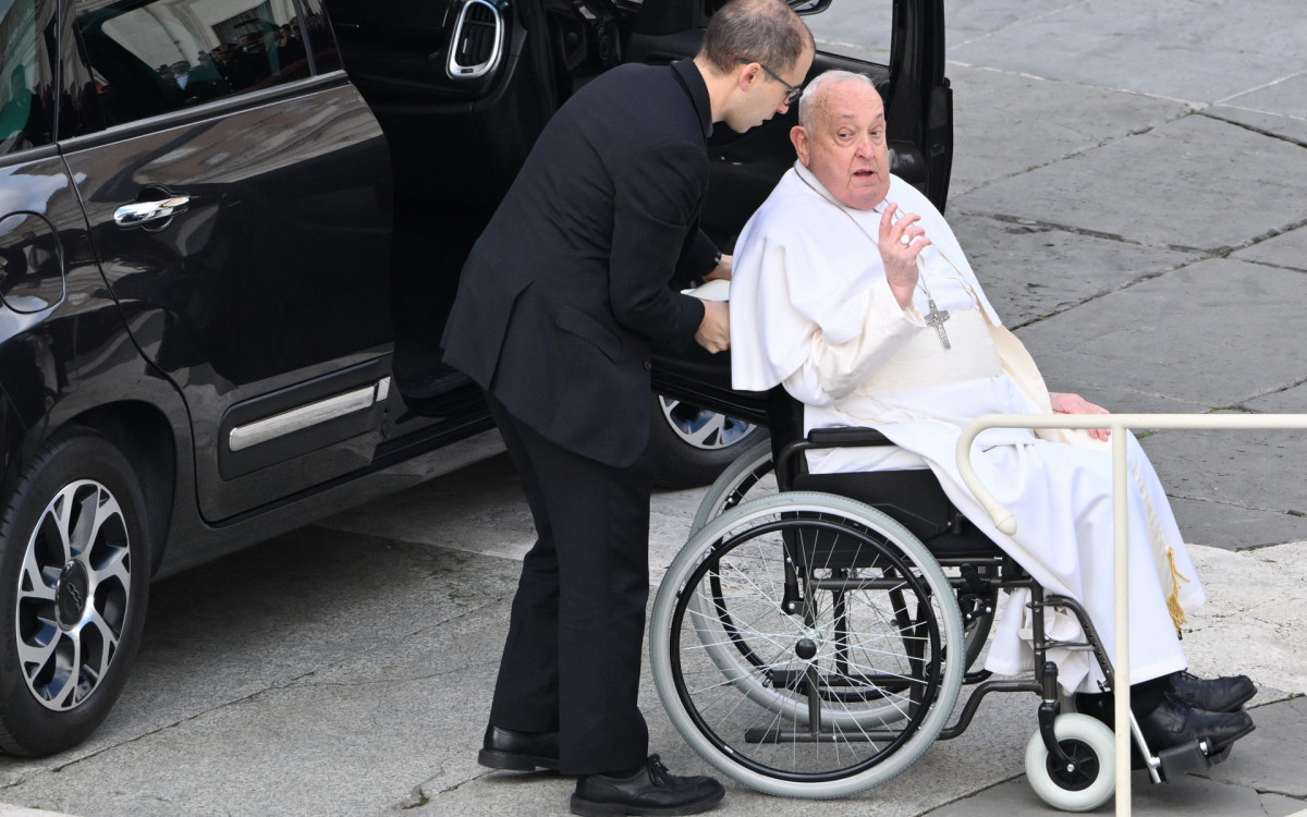 Papa Francisco permanece internado no Hospital Policl&iacute;nico Universit&aacute;rio Agostino Gemelli, em Roma