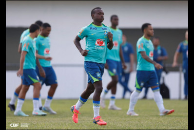 Presidente do Grêmio confirma interesse do Botafogo em Nathan Fernandes