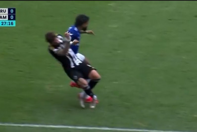 Em primeiro clássico pelo Cruzeiro, Gabigol é expulso aos 27 minutos por cotovelada; veja