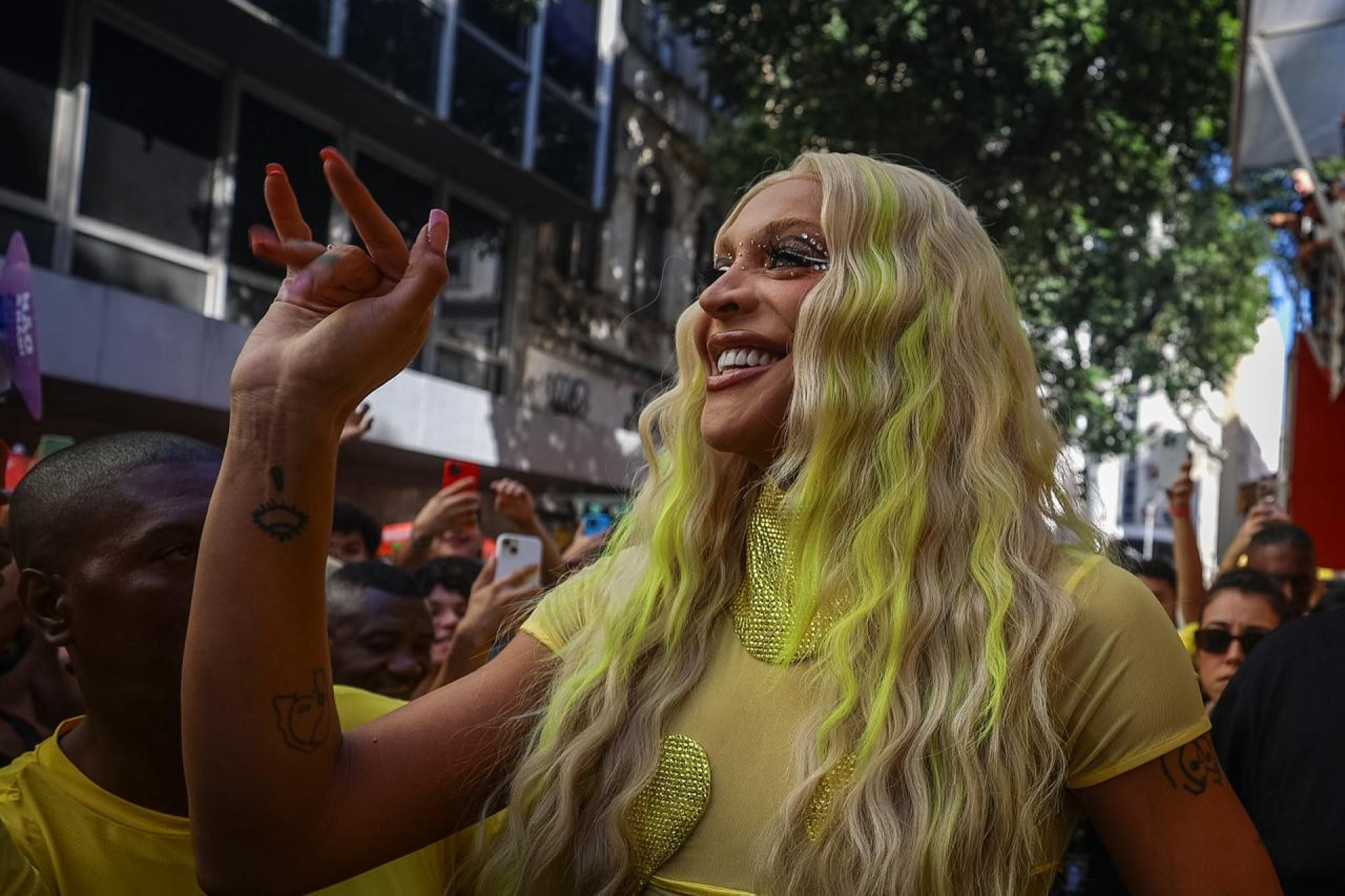 Pabllo Vittar interagiu com f&atilde;s em megabloco - Renan Areias / Ag&ecirc;ncia O Dia