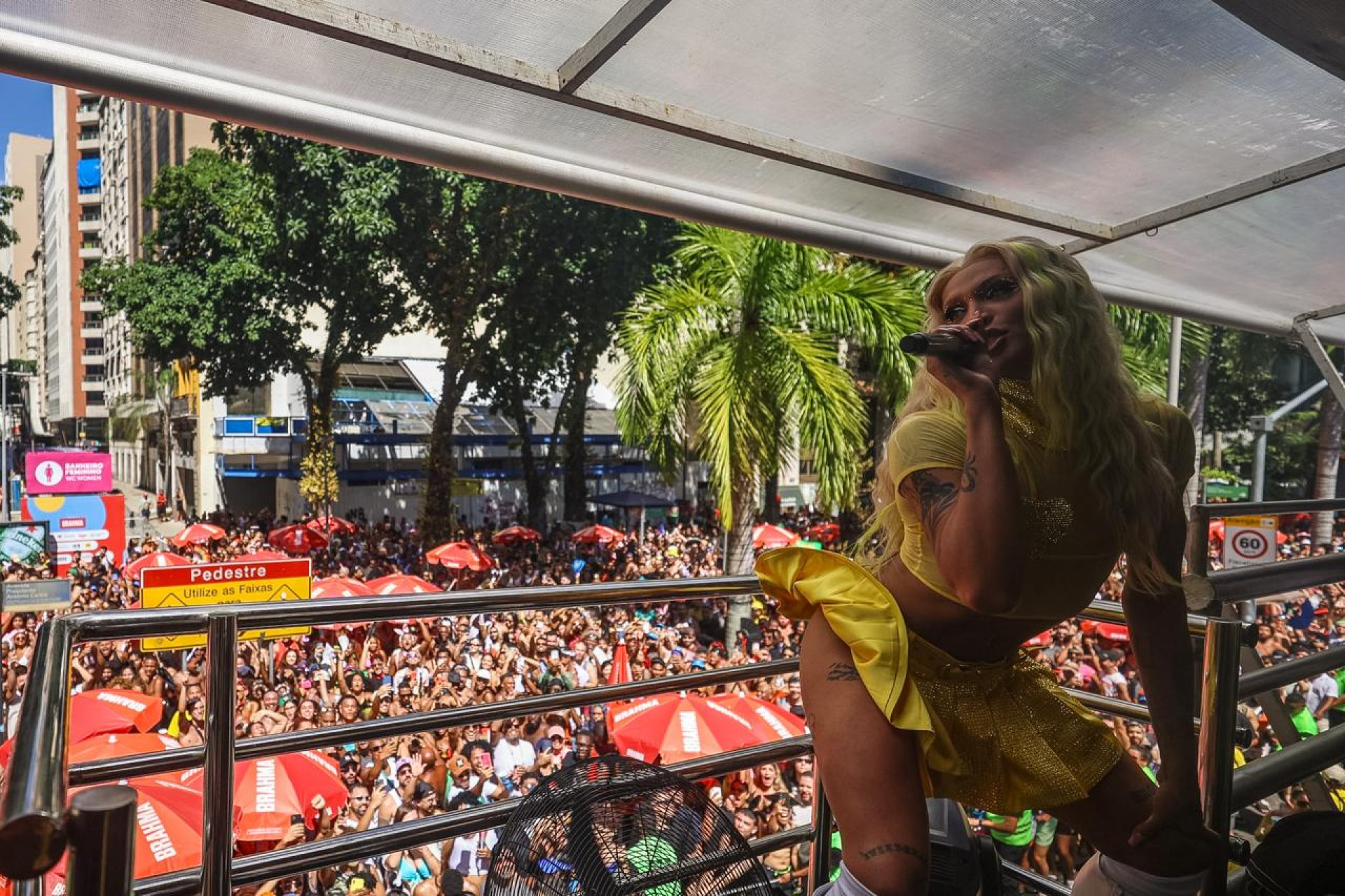 Pabllo Vittar reúne multidão em bloco no Centro do Rio - Renan Areias/Agência O DIA