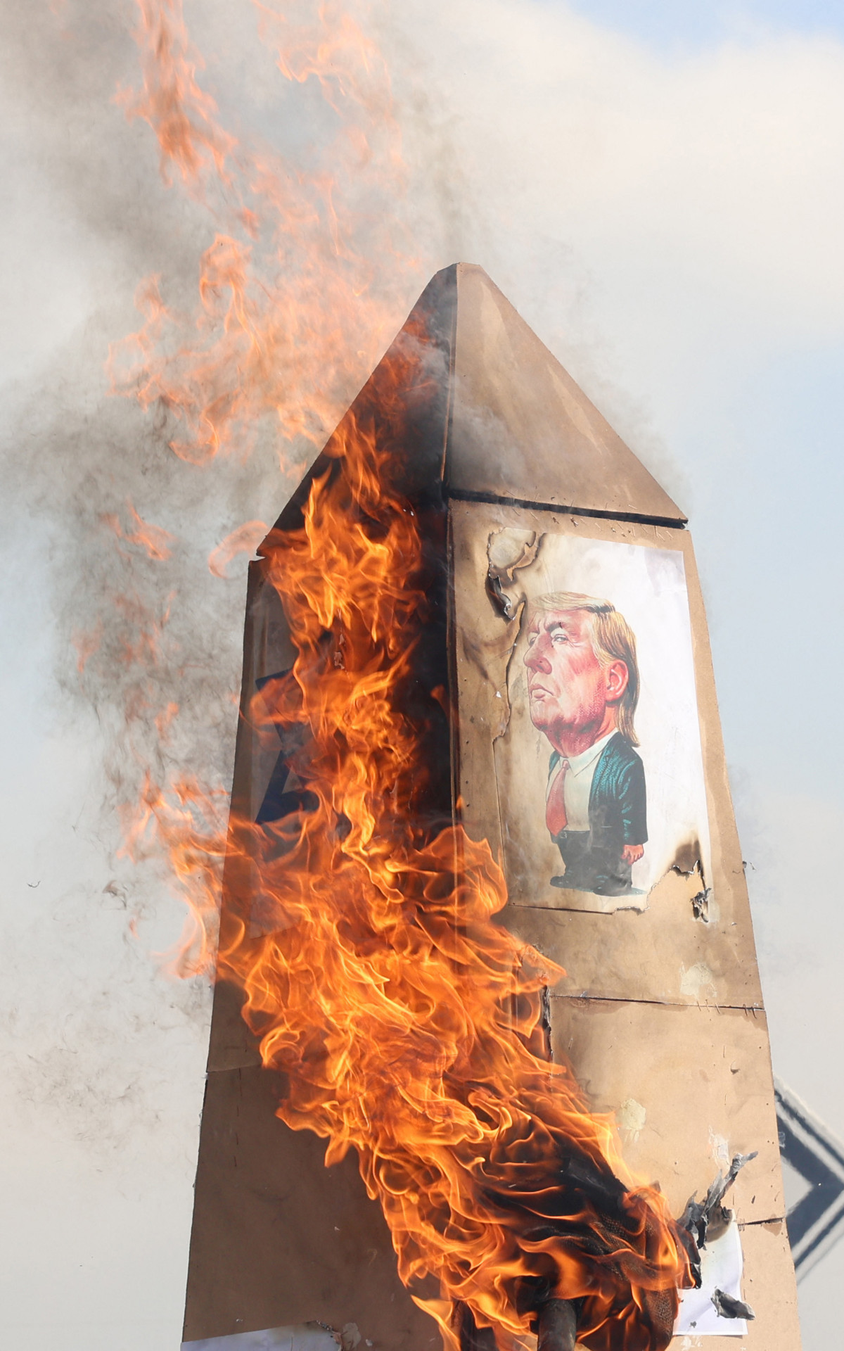 Manifestantes protestaram contra as a&ccedil;&otilde;es do presidente Donald Trump - AFP