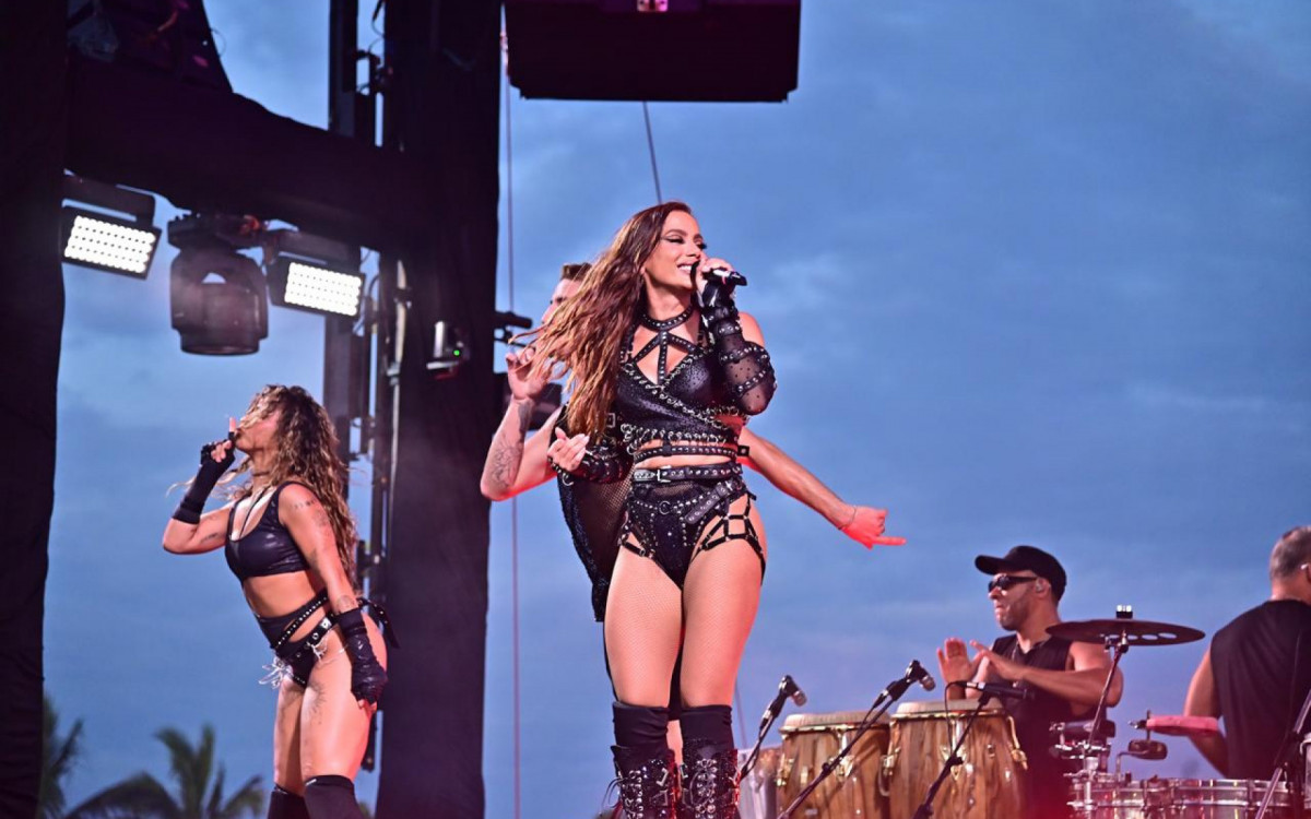 Anitta durante show na Marina da Glória - Webert Belicio e Marcelo Sá Barretto/Ag.News