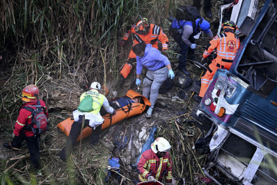 Queda de ônibus deixa dezenas de mortos na Guatemala
