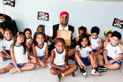 Estudantes celebram volta às aulas na rede municipal de Nova Iguaçu