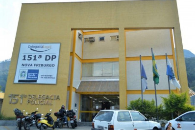 Dois homens presos e um adolescente apreendido por envolvimento com o tráfico em Nova Friburgo