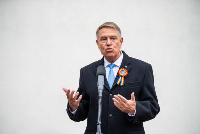 Presidente da Romênia renuncia sob pressão após anulação das eleições