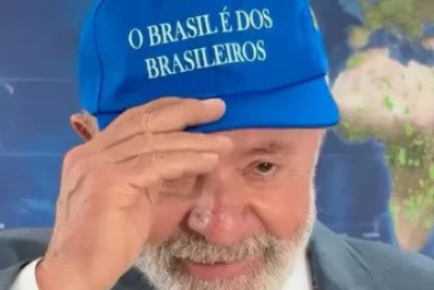 Lula atualiza perfis em redes sociais com foto de boné com frase 'o Brasil é dos brasileiros'