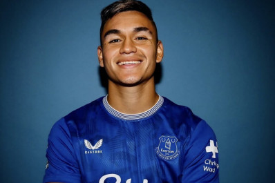 Jornal inglês elogia estreia de ex-jogador do Flamengo: 'Pedra preciosa'