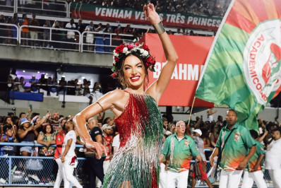 Patrícia Poeta se lesiona durante ensaio da Grande Rio: 'Deu mal jeito'