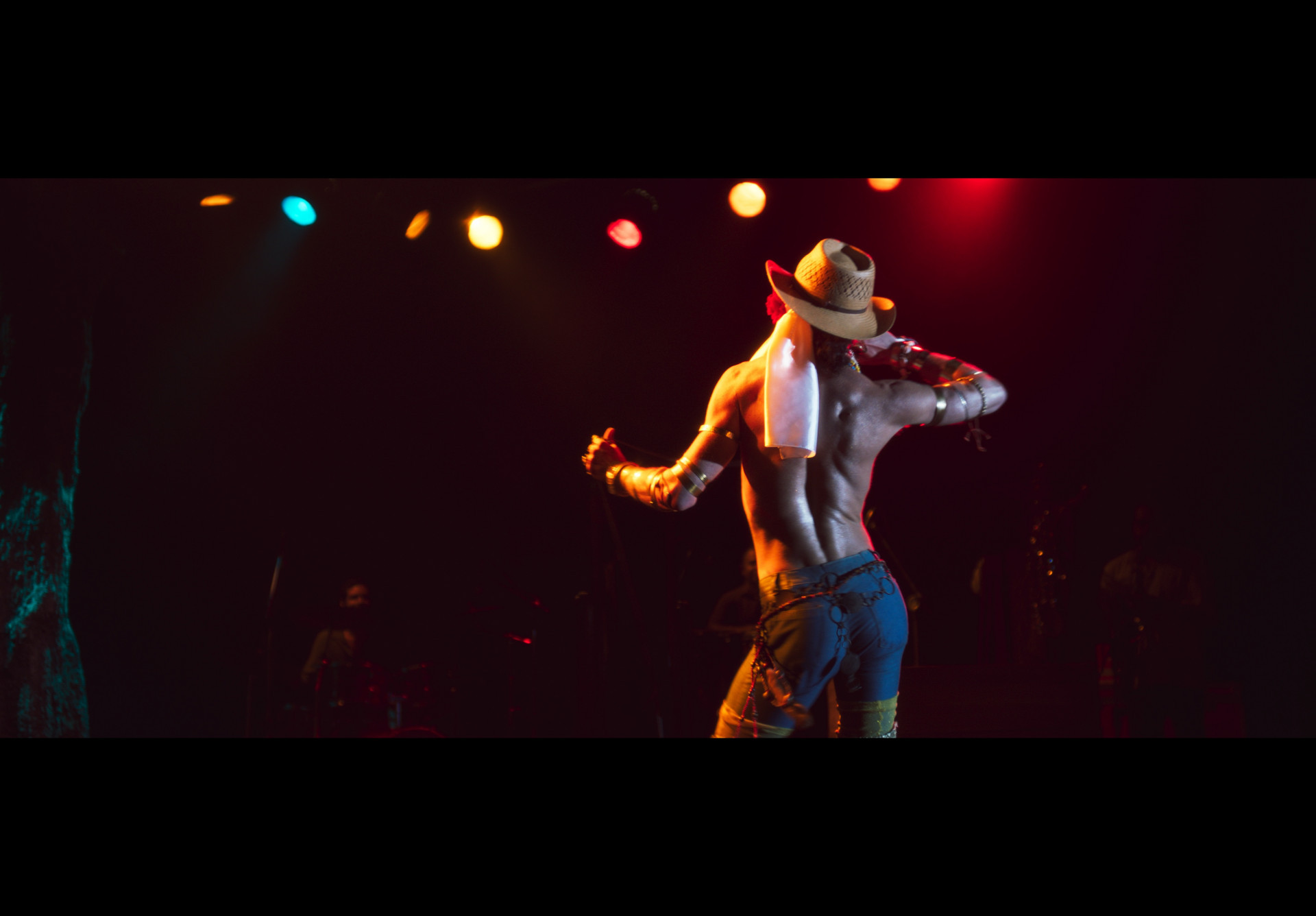 Jesuíta Barbosa vive Ney Matogrosso em cinebiografia  - Divulgação/Azul Serra 