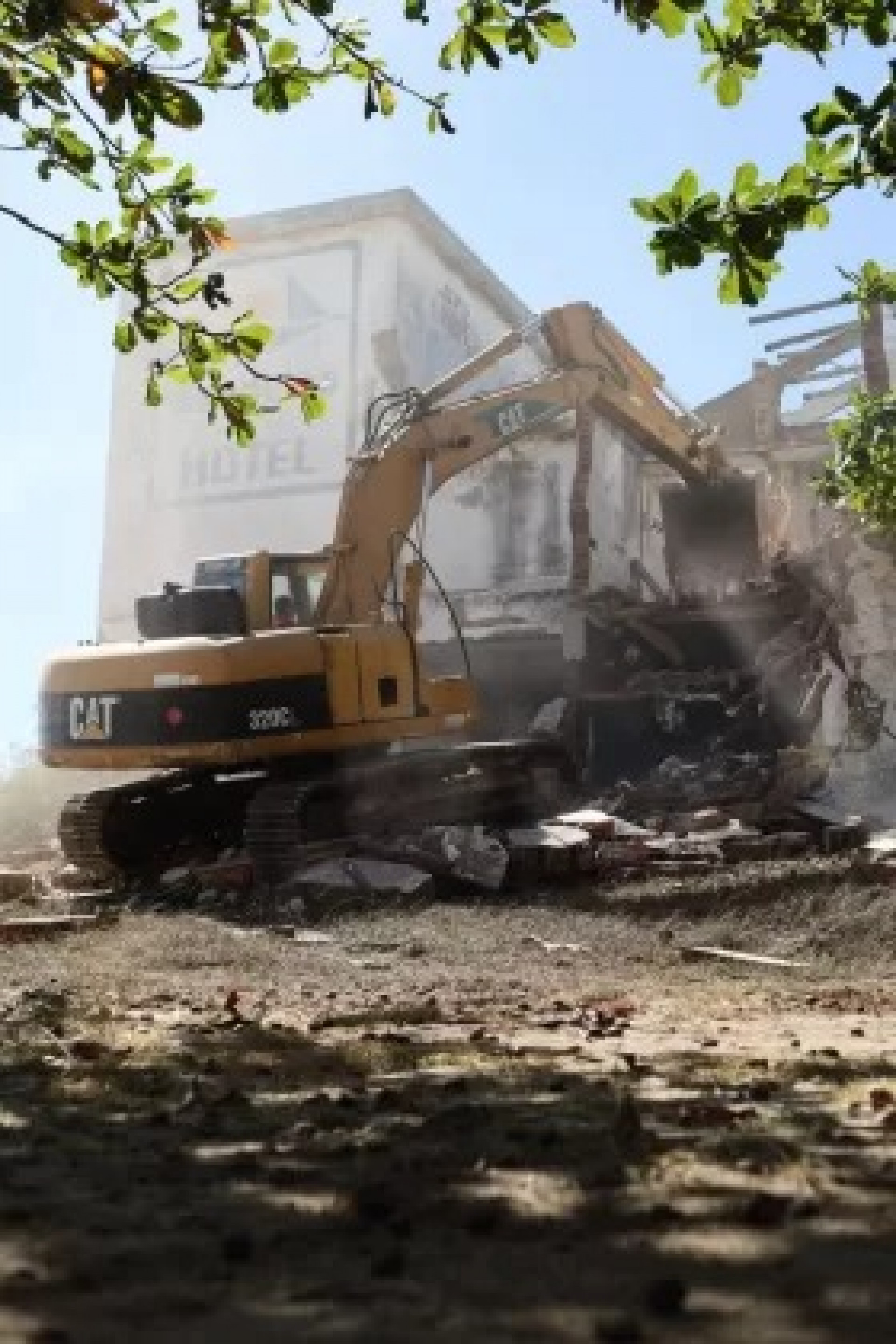 Demoli&ccedil;&atilde;o das ru&iacute;nas do antigo Hotel Acapulco - Ascom 