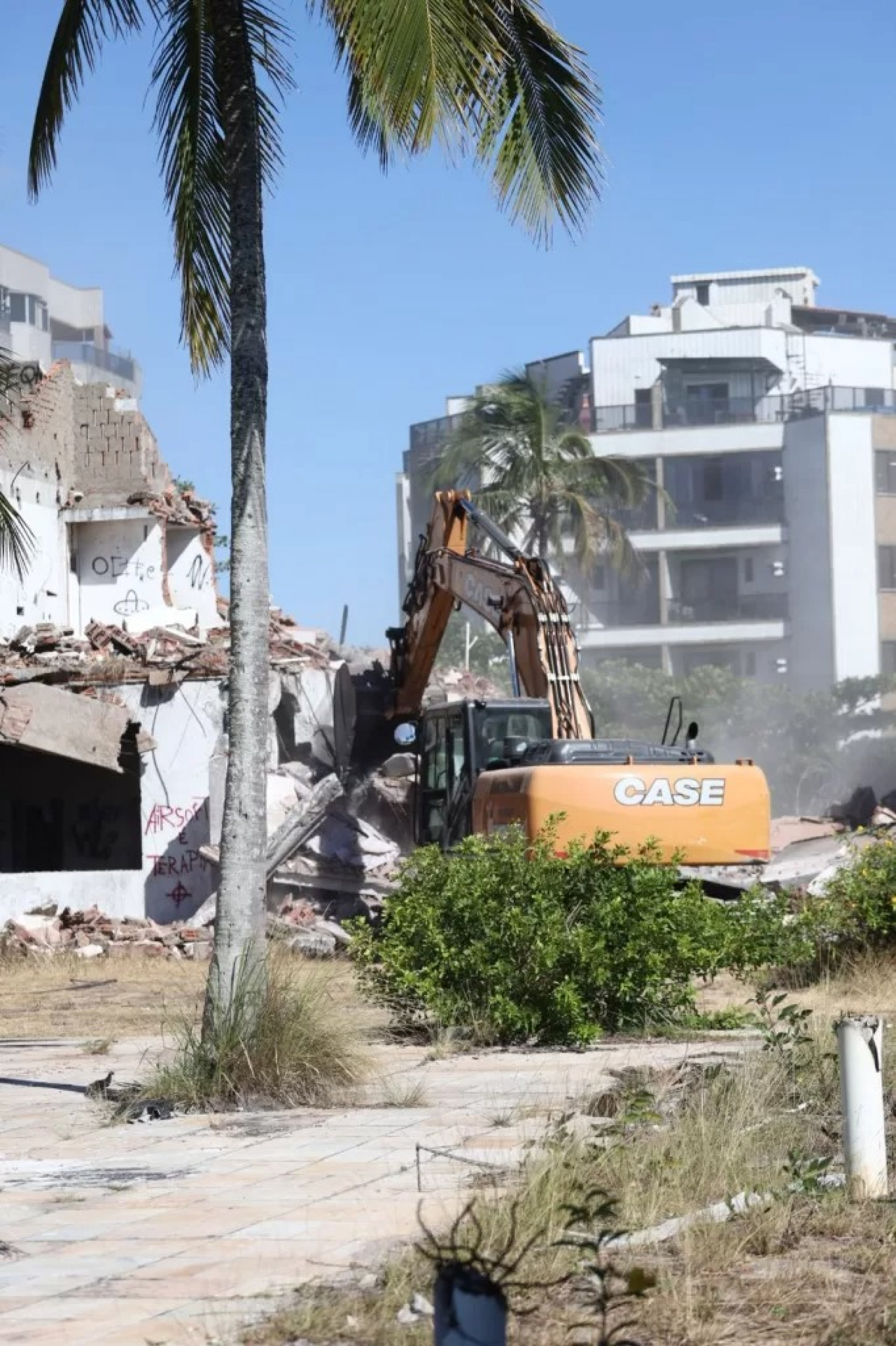 Demoli&ccedil;&atilde;o das ru&iacute;nas do antigo Hotel Acapulco - Ascom 