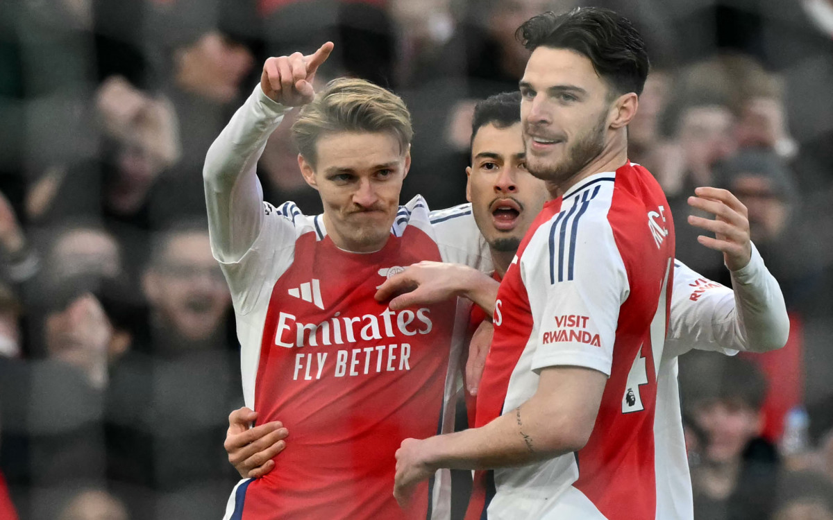 Campanha do Arsenal \'Visit Rwanda\' na manga da camisa do jogador Declan Rice