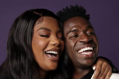 Vini Jr. presenteia filha de Ludmilla e Brunna Gonçalves: 'Com muito carinho'