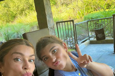 Grazi Massafera compartilha fotos com filha e semelhança chama atenção: 'Idênticas'