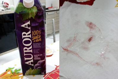 Dona de casa encontra pedaço de plástico gigante dentro de caixa de suco de uva: 'Muito nojo'
