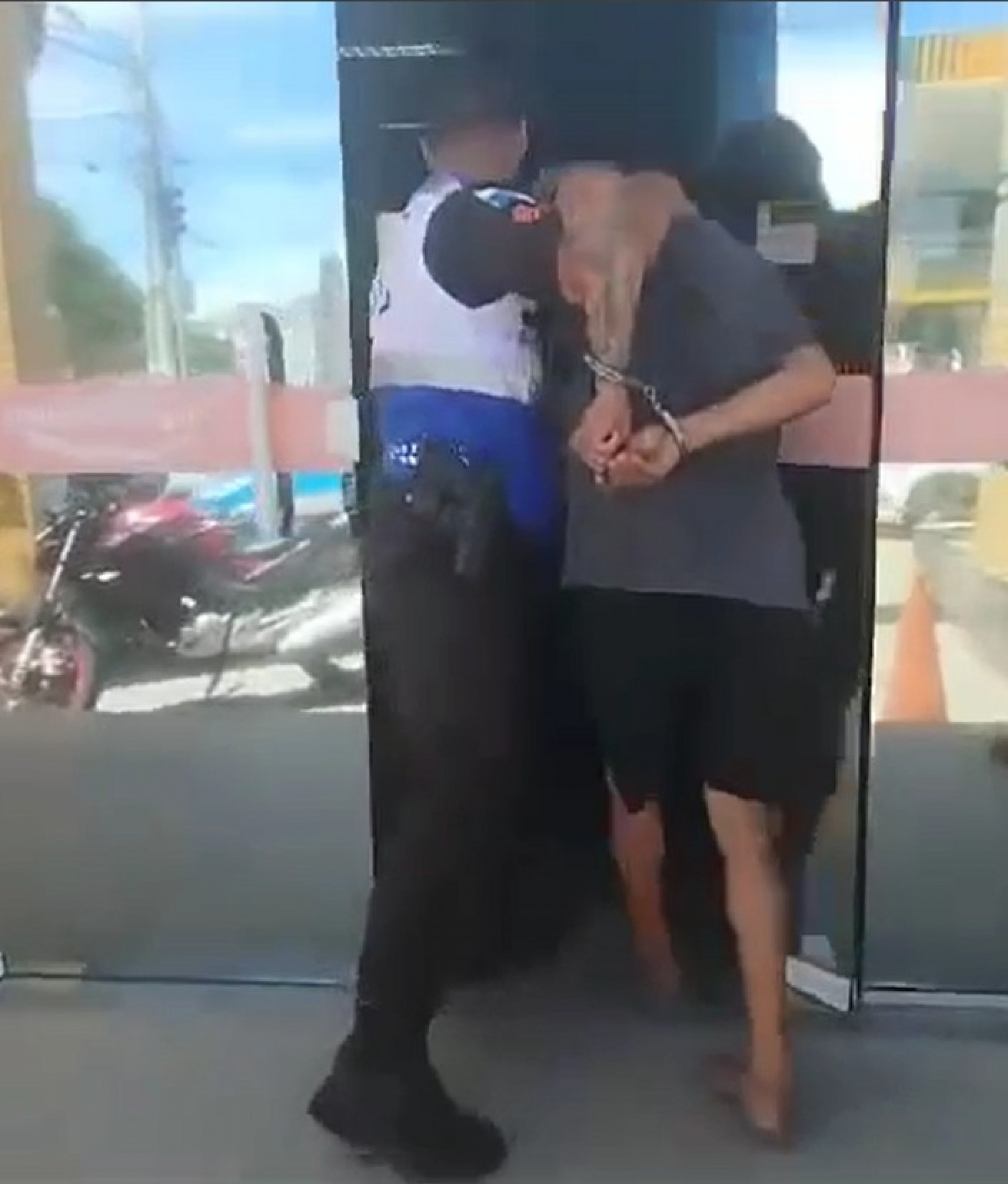 Motocicleta adulterada foi apreendida e suspeito com passagens por homic&iacute;dio e furto acabou preso - Foto: Reprodu&ccedil;&atilde;o