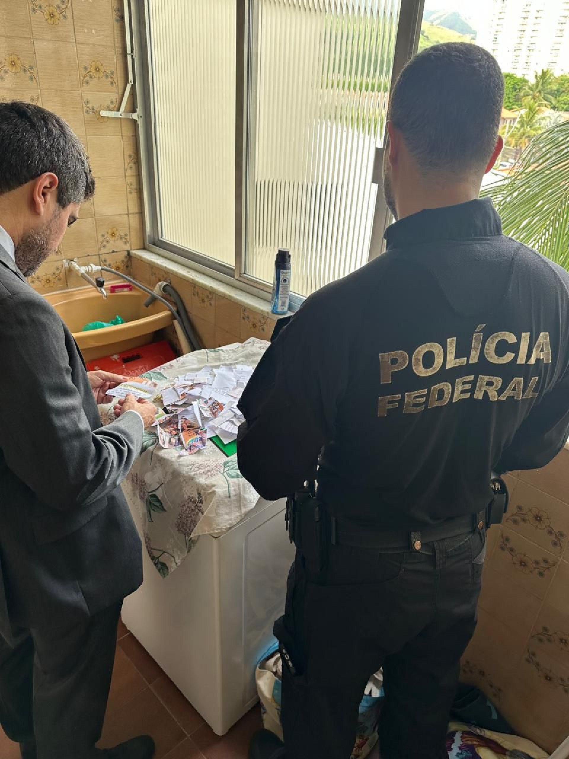 Agentes da PF cumpriram quatro mandados de prisão e 42 de busca e apreensão - Divulgação/Polícia Federal