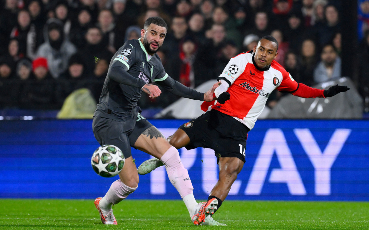 Igor Paix&atilde;o, do Feyenoord, no jogo contra o Milan