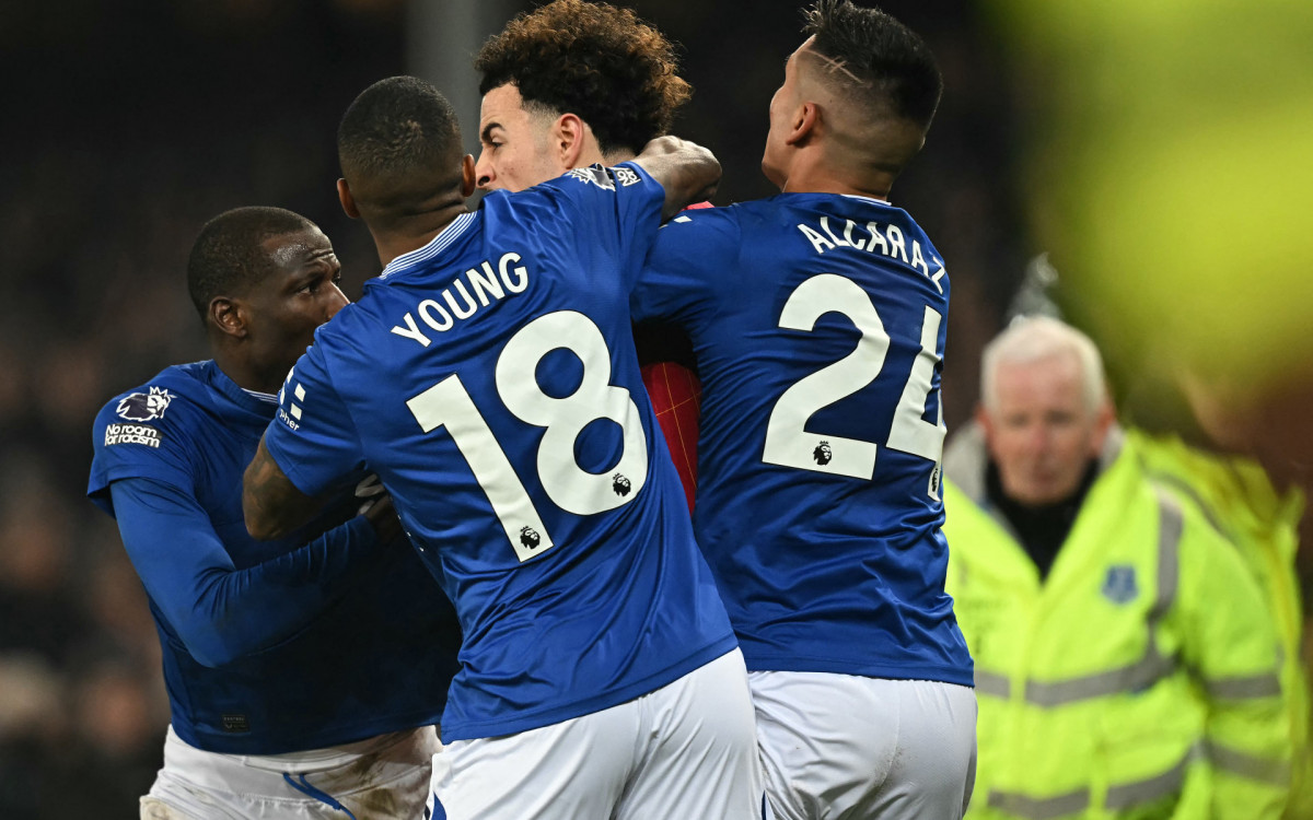 Everton\'s French midfielder #16 Abdoulaye Doucoure (L), Everton\'s English defender #18 Ashley Young (2L) and Everton\'s Argentinian midfielder #24 Charly Alcaraz (R) ruck with Liverpool\'s English midfielder #17 Curtis Jones during the English Premier League football match between Everton and Liverpool at Goodison Park in Liverpool, north west England on February 12, 2025.
Paul ELLIS / AFP