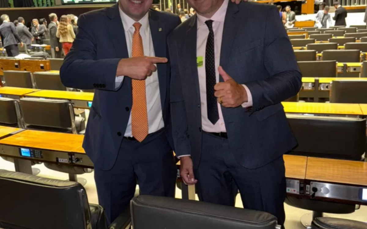 Deputado estadual Altineu Cortês (esq.) e prefeito de Iguaba Grande, Fabinho Costa (dir.)