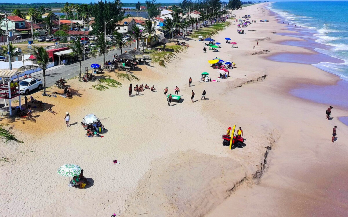 Praia de João Francisco conta com reforço de guarda-vidas para um verão mais seguro