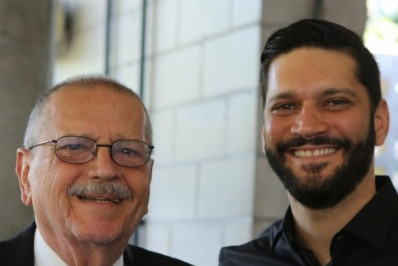 Armando Babaioff desabafa sobre a morte do pai: 'Doloroso'