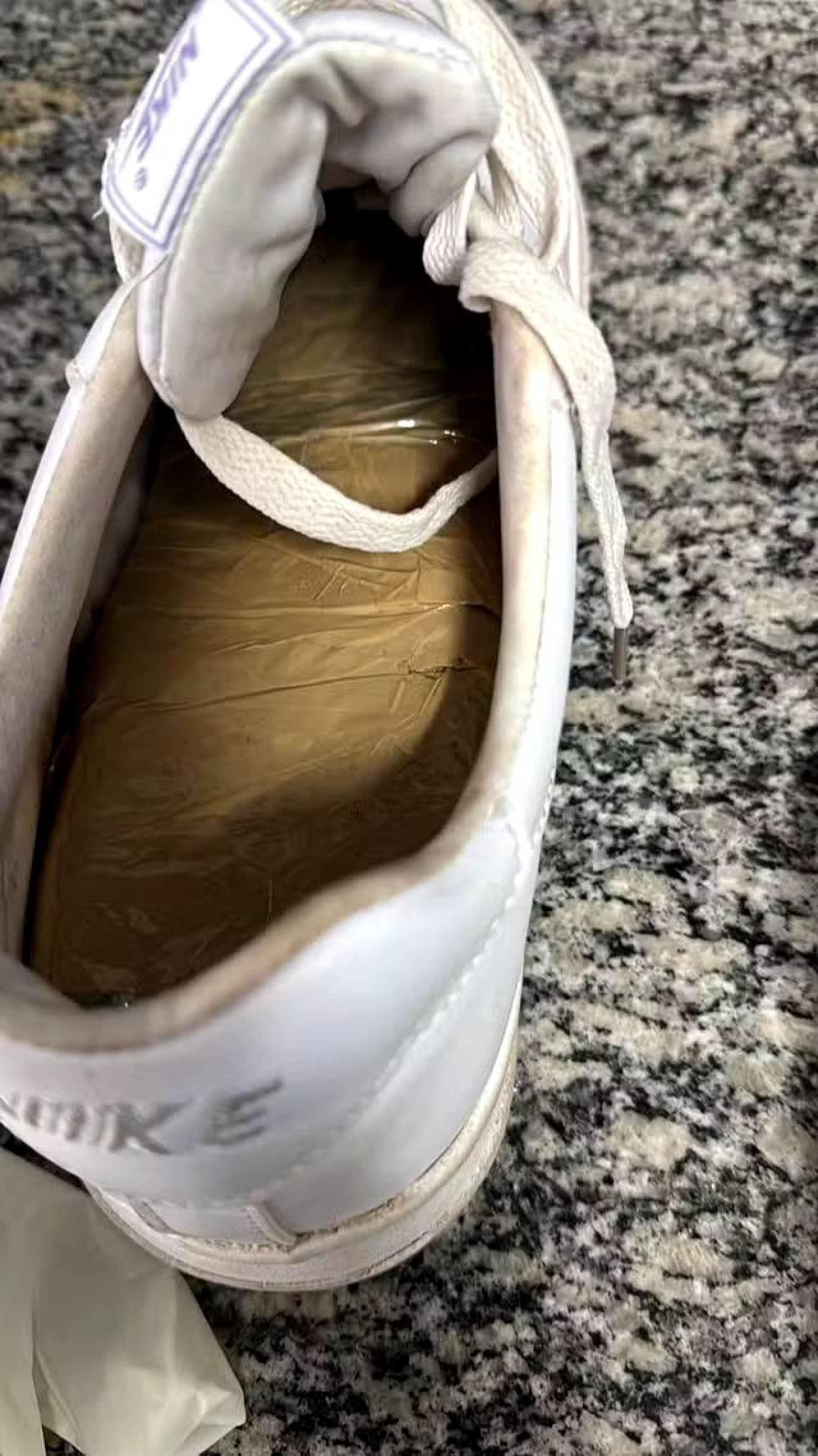 A droga também foi encontrada em palmilhas de tênis - Divulgação/Receita Federal