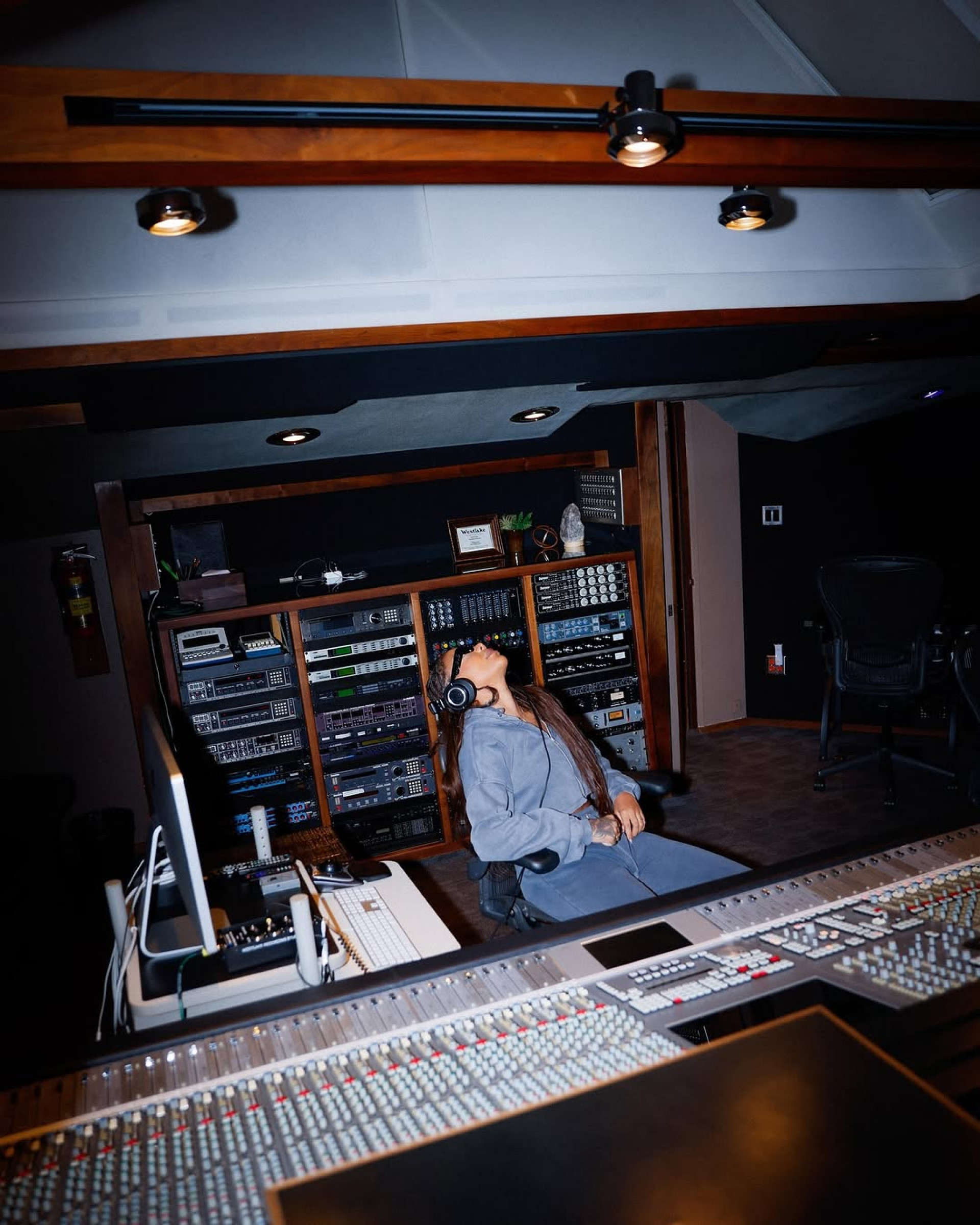 Ludmilla gravando projeto de R&B e - Reprodução/Instagram