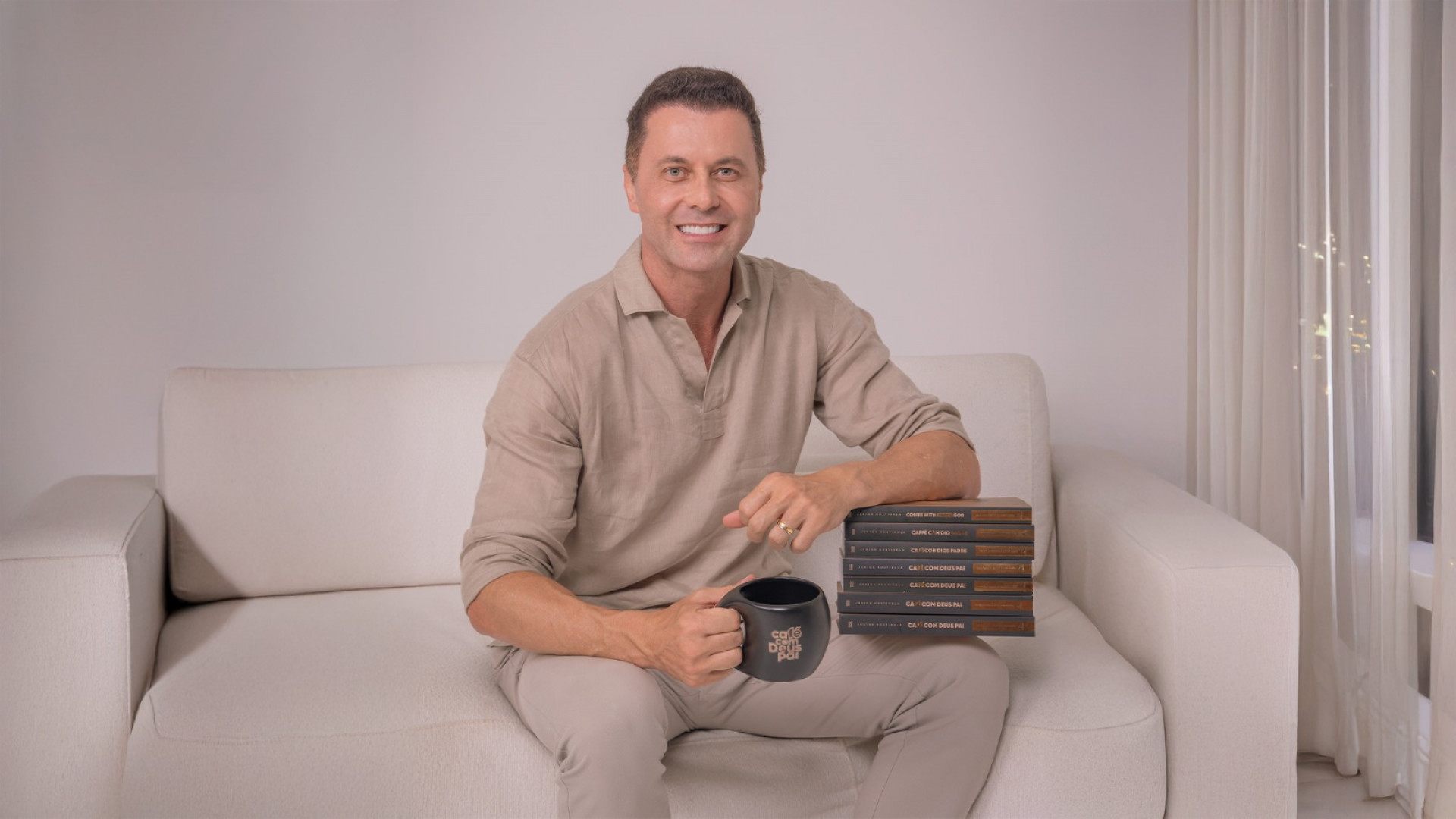 Autor de Café com Deus Pai, Junior Rostirola, transformou sua vida pelo amor - Arquivo pessoal