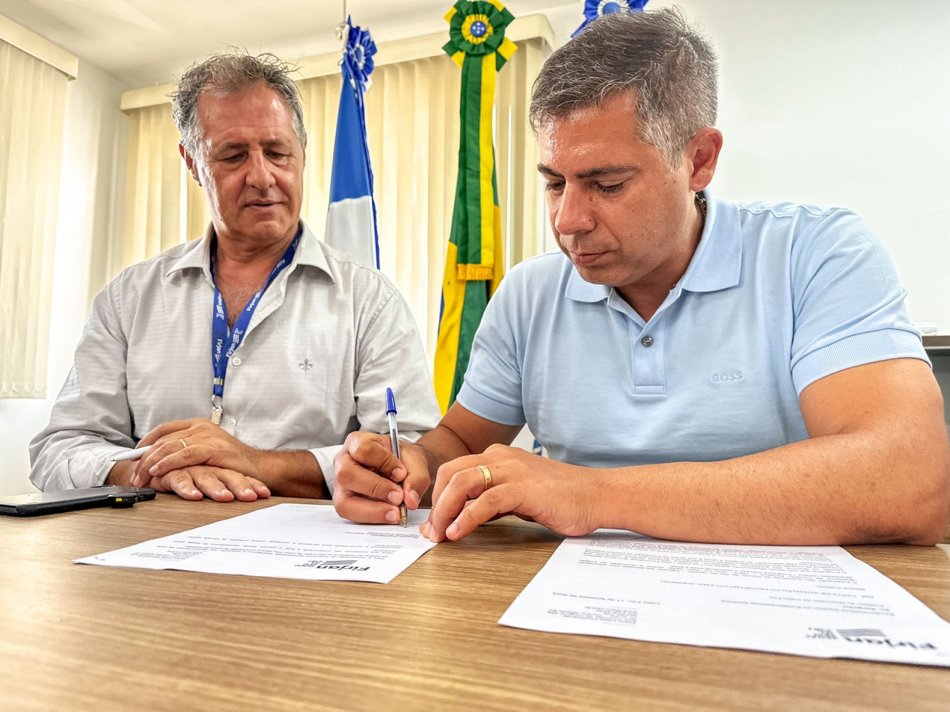 A formalização da parceria ocorreu no gabinete do prefeito, com a presença presidente da Firjan Leste Fluminense, Ricardo Fernando Guadagnin - Mari Ricci/SECOM