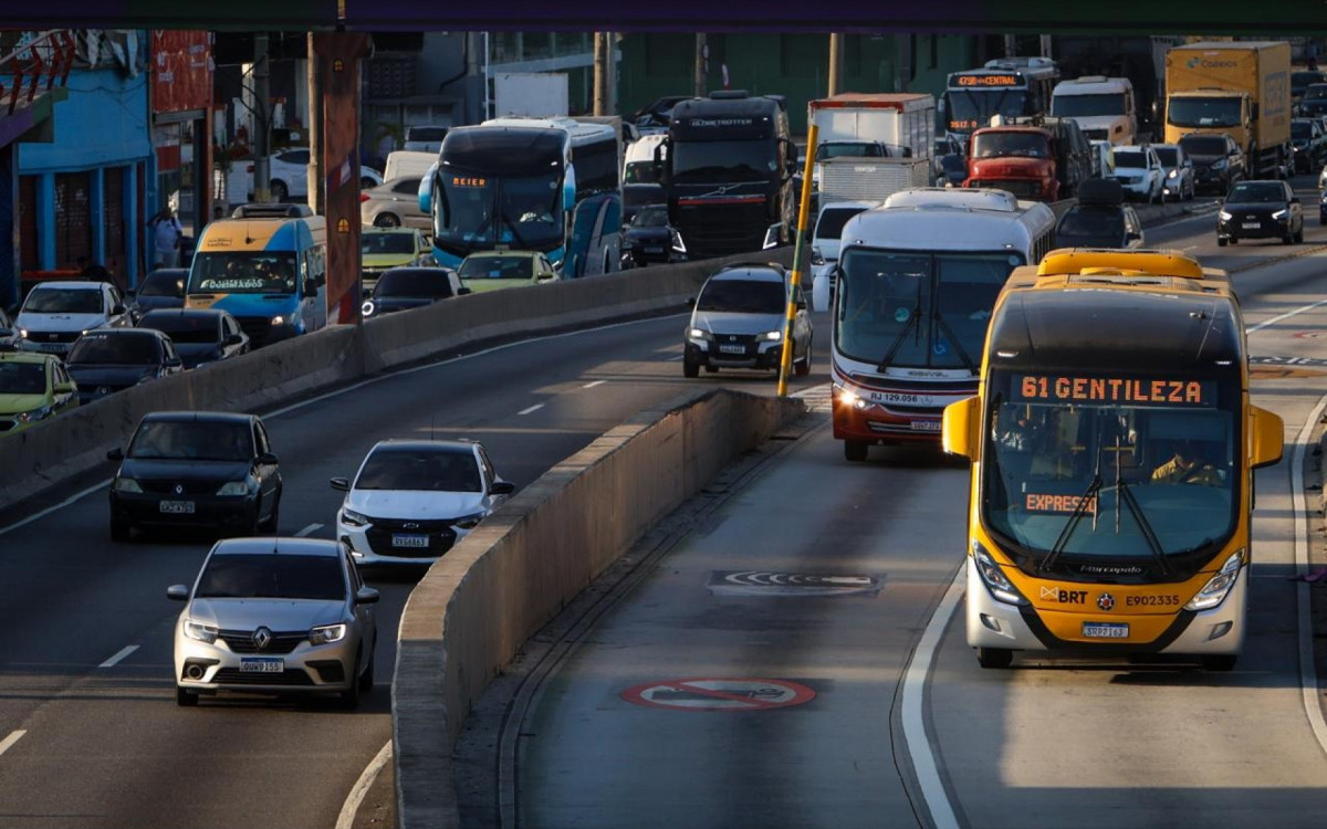 Motoristas de ônibus relatam diversos casos de violência em meio a rotina na extensão da Avenida Brasil