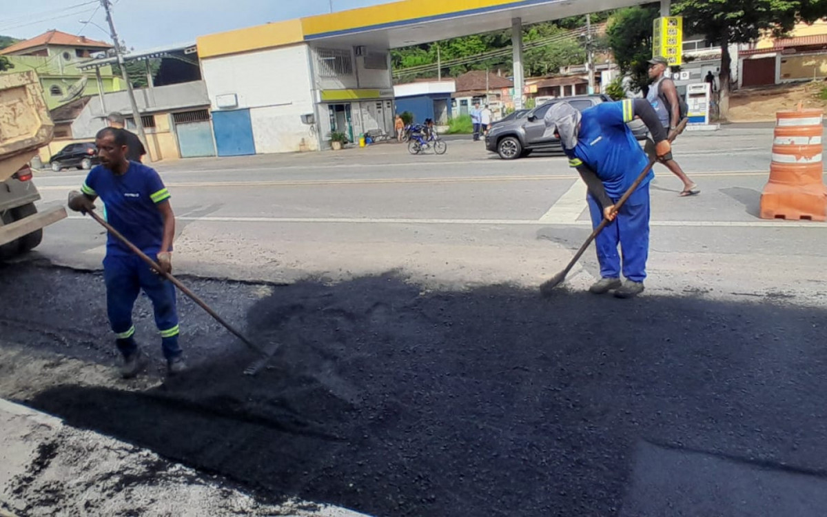 Manutenção na pavimentação no bairro Santa Terezinha